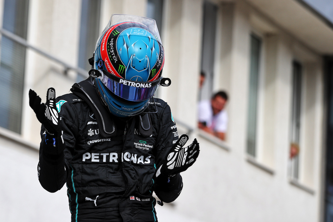 GP UNGHERIA, George Russell (GBR) Mercedes AMG F1 celebrates his pole position in qualifying parc ferme.
30.07.2022. Formula 1 World Championship, Rd 13, Hungarian Grand Prix, Budapest, Hungary, Qualifiche Day.
- www.xpbimages.com, EMail: requests@xpbimages.com © Copyright: Moy / XPB Images