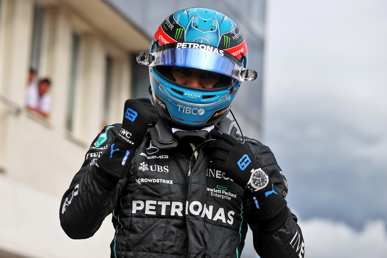 GP UNGHERIA, George Russell (GBR) Mercedes AMG F1 celebrates his pole position in qualifying parc ferme.
30.07.2022. Formula 1 World Championship, Rd 13, Hungarian Grand Prix, Budapest, Hungary, Qualifiche Day.
- www.xpbimages.com, EMail: requests@xpbimages.com © Copyright: Moy / XPB Images