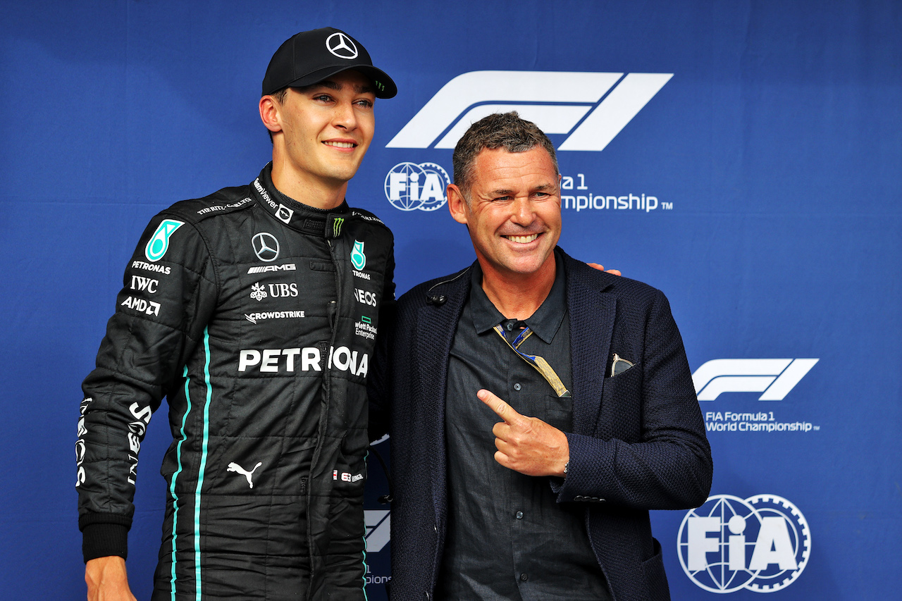 GP UNGHERIA, (L to R): George Russell (GBR) Mercedes AMG F1 celebrates his pole position in qualifying parc ferme with Tom Kristensen (DEN).
30.07.2022. Formula 1 World Championship, Rd 13, Hungarian Grand Prix, Budapest, Hungary, Qualifiche Day.
- www.xpbimages.com, EMail: requests@xpbimages.com © Copyright: Moy / XPB Images