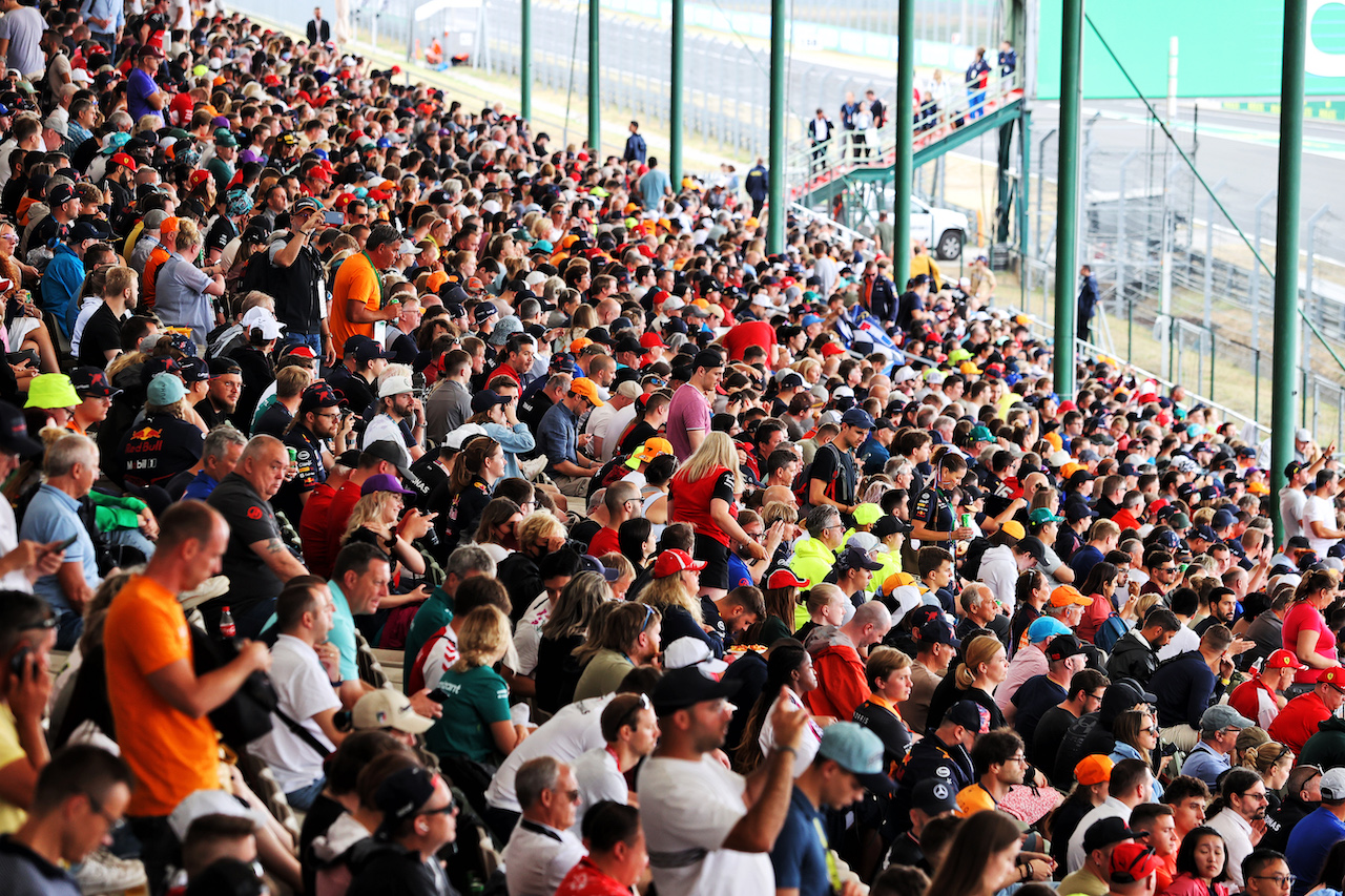 GP UNGHERIA, Circuit Atmosfera - fans.
30.07.2022. Formula 1 World Championship, Rd 13, Hungarian Grand Prix, Budapest, Hungary, Qualifiche Day.
- www.xpbimages.com, EMail: requests@xpbimages.com © Copyright: Moy / XPB Images