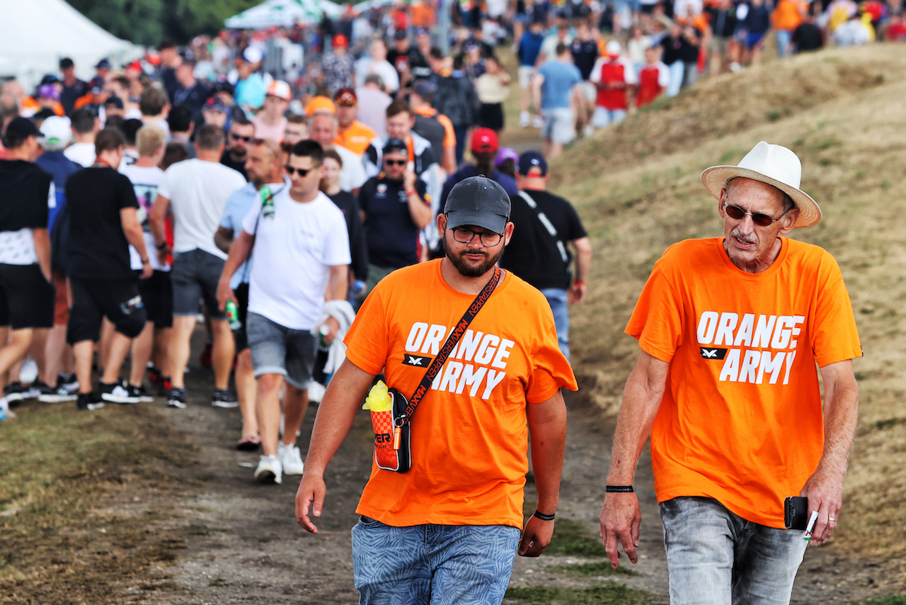 GP UNGHERIA, Circuit Atmosfera - fans.
30.07.2022. Formula 1 World Championship, Rd 13, Hungarian Grand Prix, Budapest, Hungary, Qualifiche Day.
- www.xpbimages.com, EMail: requests@xpbimages.com © Copyright: Moy / XPB Images