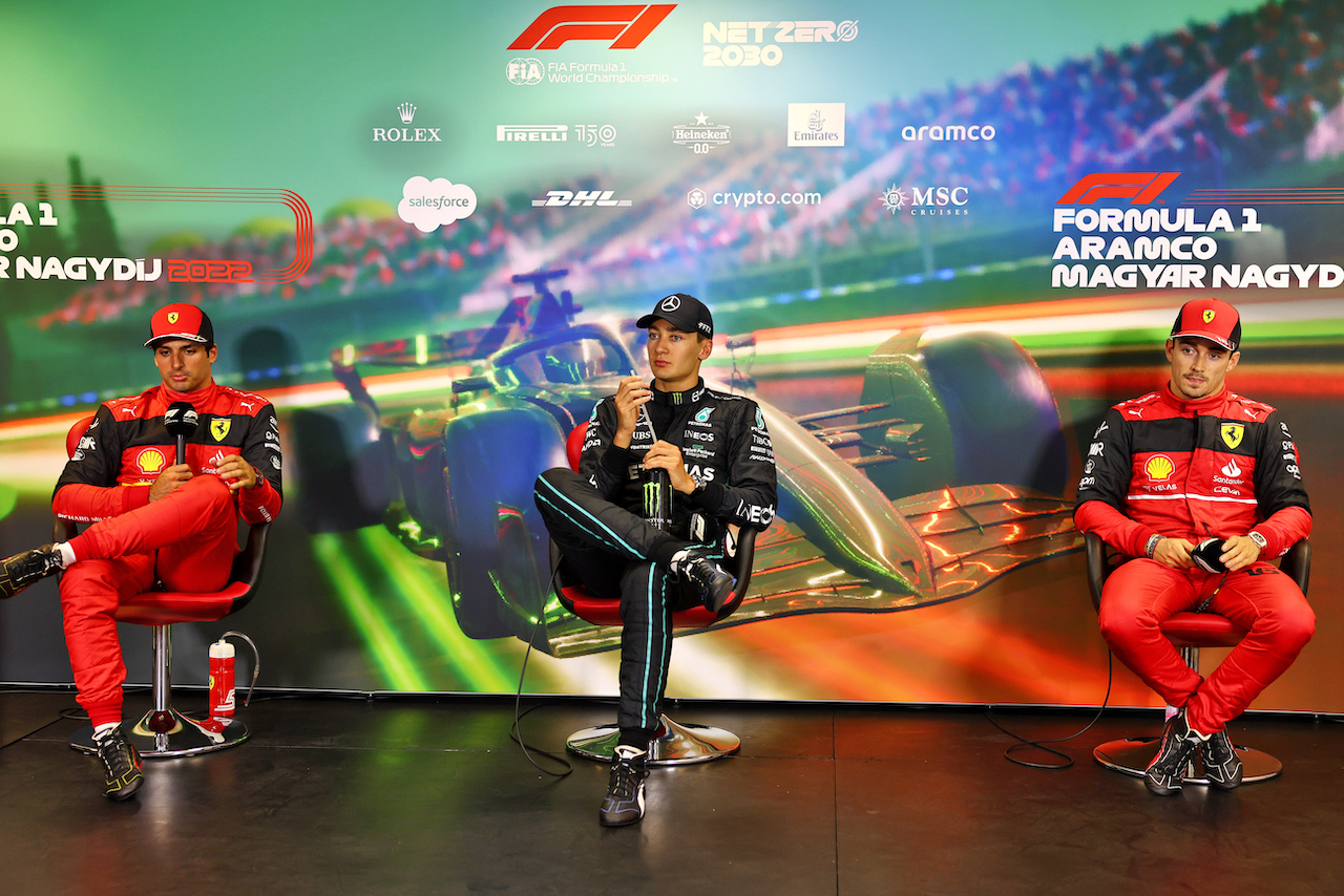 GP UNGHERIA, (L to R): Carlos Sainz Jr (ESP) Ferrari; George Russell (GBR) Mercedes AMG F1; e Charles Leclerc (MON) Ferrari, in the post qualifying FIA Press Conference.
30.07.2022. Formula 1 World Championship, Rd 13, Hungarian Grand Prix, Budapest, Hungary, Qualifiche Day.
- www.xpbimages.com, EMail: requests@xpbimages.com © Copyright: Batchelor / XPB Images