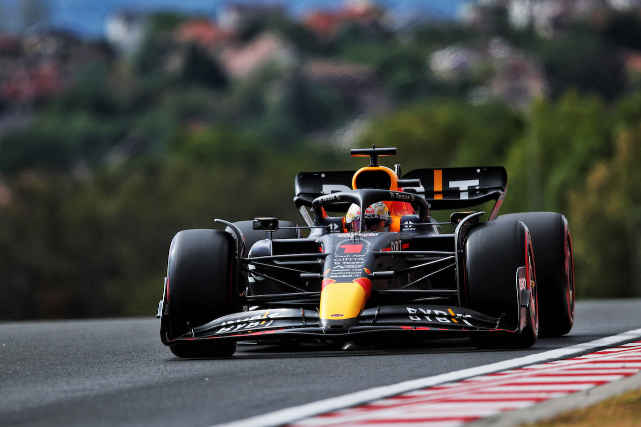 GP UNGHERIA, Max Verstappen (NLD) Red Bull Racing RB18.
30.07.2022. Formula 1 World Championship, Rd 13, Hungarian Grand Prix, Budapest, Hungary, Qualifiche Day.
 - www.xpbimages.com, EMail: requests@xpbimages.com © Copyright: Coates / XPB Images