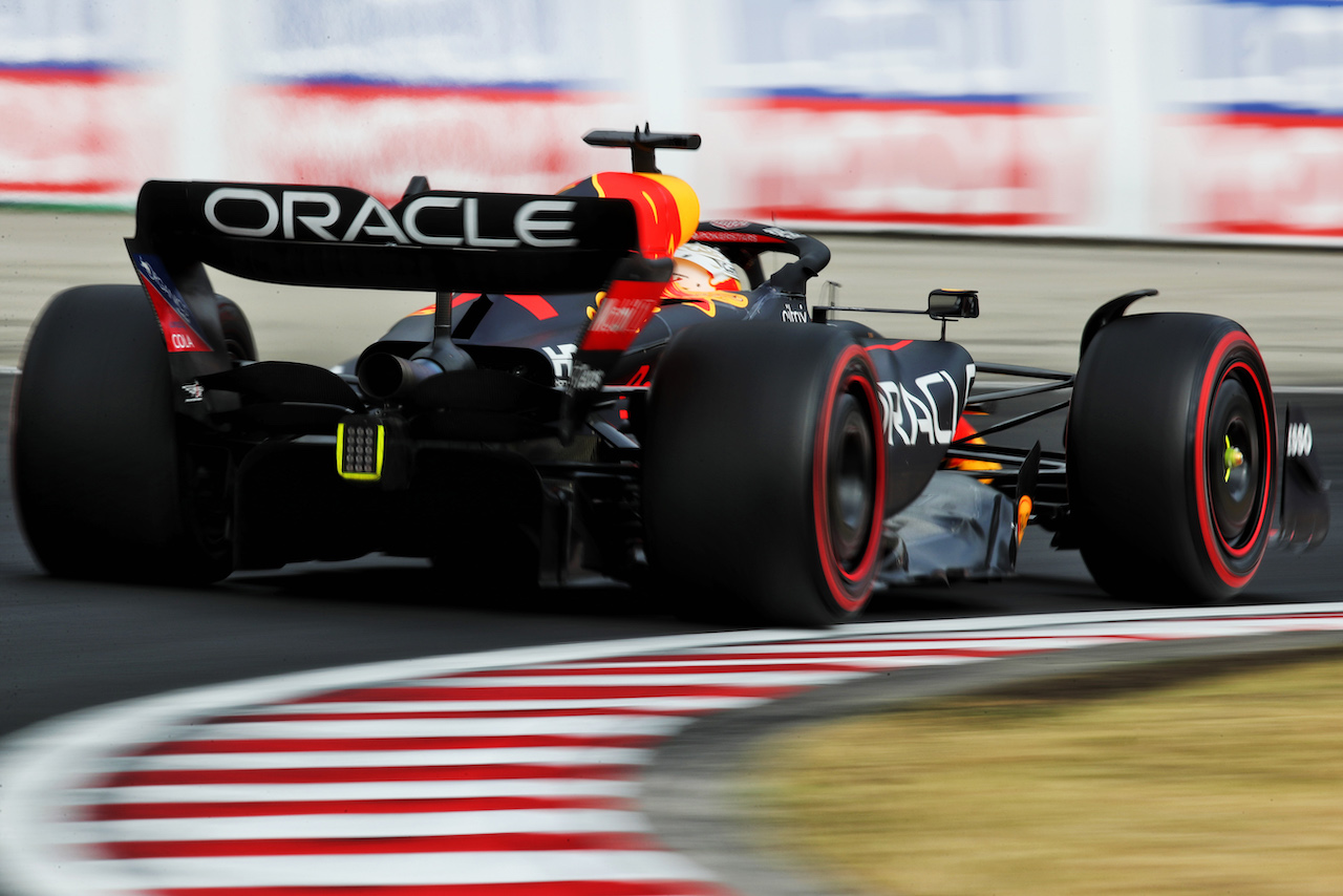 GP UNGHERIA, Max Verstappen (NLD) Red Bull Racing RB18.
30.07.2022. Formula 1 World Championship, Rd 13, Hungarian Grand Prix, Budapest, Hungary, Qualifiche Day.
 - www.xpbimages.com, EMail: requests@xpbimages.com © Copyright: Coates / XPB Images