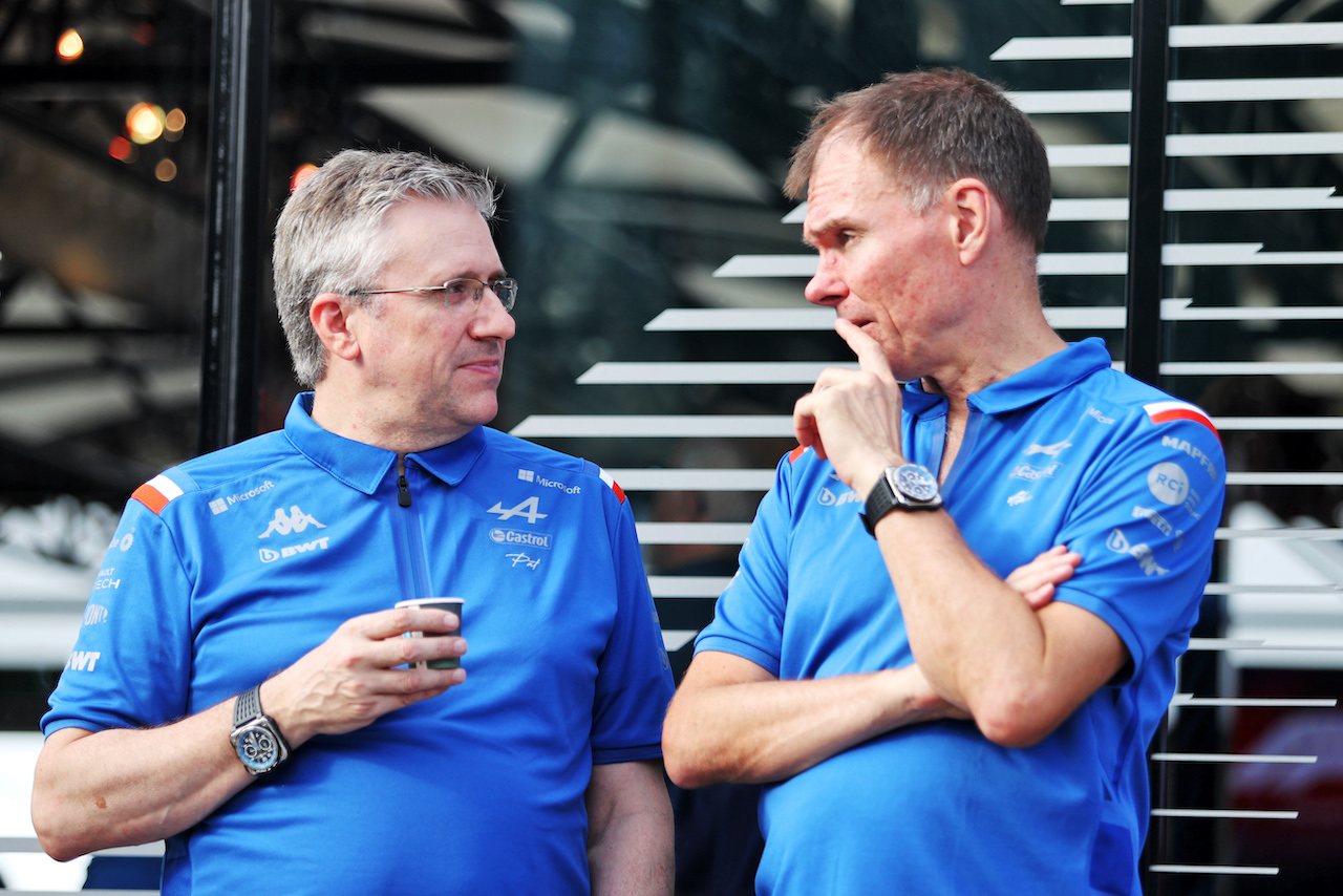 GP UNGHERIA, (L to R): Pat Fry (GBR) Alpine F1 Team Chief Technical Officer with Alan Permane (GBR) Alpine F1 Team Trackside Operations Director.
30.07.2022. Formula 1 World Championship, Rd 13, Hungarian Grand Prix, Budapest, Hungary, Qualifiche Day.
- www.xpbimages.com, EMail: requests@xpbimages.com © Copyright: Moy / XPB Images