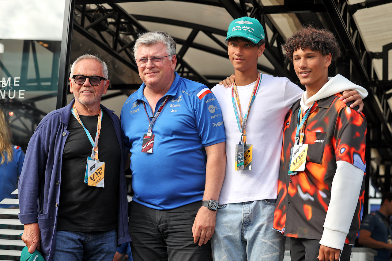 GP UNGHERIA, (L to R): Wolfgang Puck (AUT) / (USA) Chef with Otmar Szafnauer (USA) Alpine F1 Team, Team Principal.
30.07.2022. Formula 1 World Championship, Rd 13, Hungarian Grand Prix, Budapest, Hungary, Qualifiche Day.
- www.xpbimages.com, EMail: requests@xpbimages.com © Copyright: Moy / XPB Images