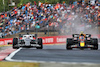 GP UNGHERIA, Pierre Gasly (FRA) AlphaTauri AT03 e Sergio Perez (MEX) Red Bull Racing RB18.
30.07.2022. Formula 1 World Championship, Rd 13, Hungarian Grand Prix, Budapest, Hungary, Qualifiche Day.
 - www.xpbimages.com, EMail: requests@xpbimages.com © Copyright: Coates / XPB Images