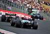 GP UNGHERIA, Max Verstappen (NLD) Red Bull Racing RB18 davanti a George Russell (GBR) Mercedes AMG F1 W13.
30.07.2022. Formula 1 World Championship, Rd 13, Hungarian Grand Prix, Budapest, Hungary, Qualifiche Day.
 - www.xpbimages.com, EMail: requests@xpbimages.com © Copyright: Coates / XPB Images