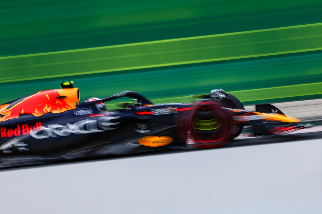 GP UNGHERIA, Sergio Perez (MEX), Red Bull Racing 
29.07.2022. Formula 1 World Championship, Rd 13, Hungarian Grand Prix, Budapest, Hungary, Practice Day.
- www.xpbimages.com, EMail: requests@xpbimages.com ¬© Copyright: Charniaux / XPB Images