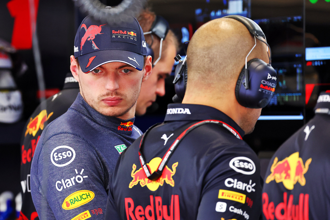 GP UNGHERIA, Max Verstappen (NLD) Red Bull Racing.
29.07.2022. Formula 1 World Championship, Rd 13, Hungarian Grand Prix, Budapest, Hungary, Practice Day.
- www.xpbimages.com, EMail: requests@xpbimages.com © Copyright: Batchelor / XPB Images