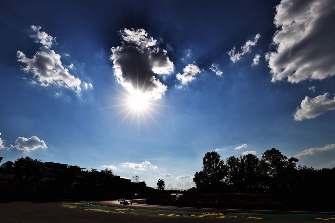 GP UNGHERIA, Low light action.
29.07.2022. Formula 1 World Championship, Rd 13, Hungarian Grand Prix, Budapest, Hungary, Practice Day.
- www.xpbimages.com, EMail: requests@xpbimages.com © Copyright: Moy / XPB Images