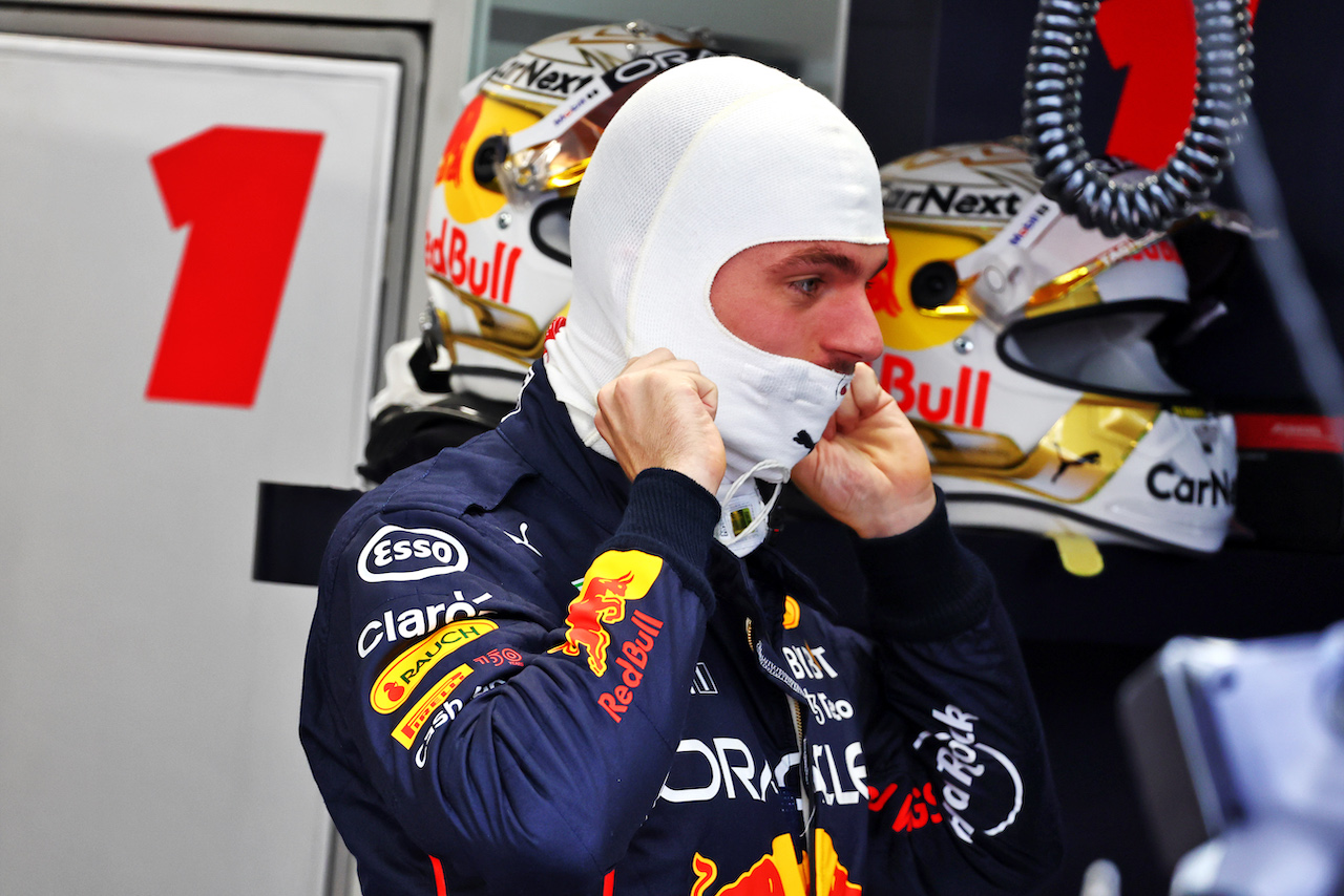 GP UNGHERIA, Max Verstappen (NLD) Red Bull Racing.
29.07.2022. Formula 1 World Championship, Rd 13, Hungarian Grand Prix, Budapest, Hungary, Practice Day.
- www.xpbimages.com, EMail: requests@xpbimages.com © Copyright: Batchelor / XPB Images