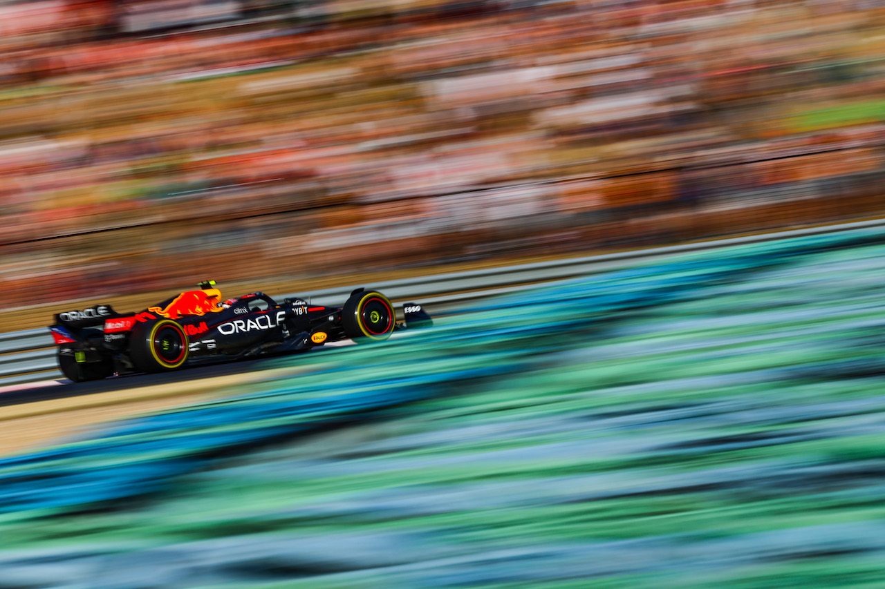 GP UNGHERIA, Sergio Perez (MEX), Red Bull Racing 
29.07.2022. Formula 1 World Championship, Rd 13, Hungarian Grand Prix, Budapest, Hungary, Practice Day.
- www.xpbimages.com, EMail: requests@xpbimages.com ¬© Copyright: Charniaux / XPB Images