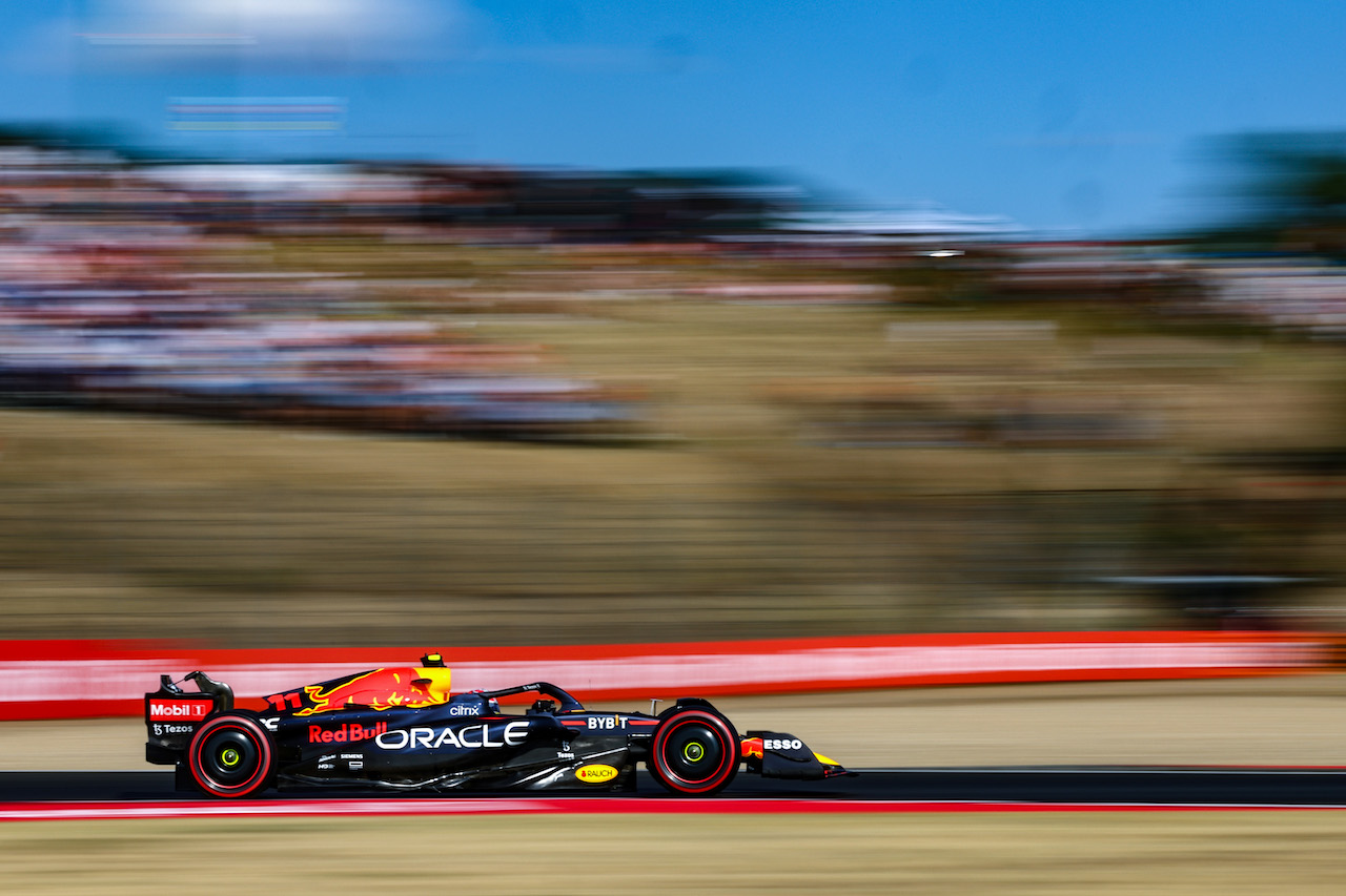 GP UNGHERIA, Sergio Perez (MEX), Red Bull Racing 
29.07.2022. Formula 1 World Championship, Rd 13, Hungarian Grand Prix, Budapest, Hungary, Practice Day.
- www.xpbimages.com, EMail: requests@xpbimages.com ¬© Copyright: Charniaux / XPB Images