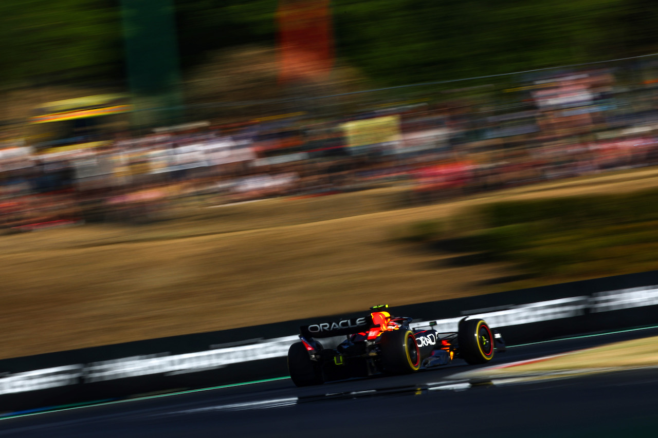 GP UNGHERIA, Sergio Perez (MEX), Red Bull Racing 
29.07.2022. Formula 1 World Championship, Rd 13, Hungarian Grand Prix, Budapest, Hungary, Practice Day.
- www.xpbimages.com, EMail: requests@xpbimages.com ¬© Copyright: Charniaux / XPB Images