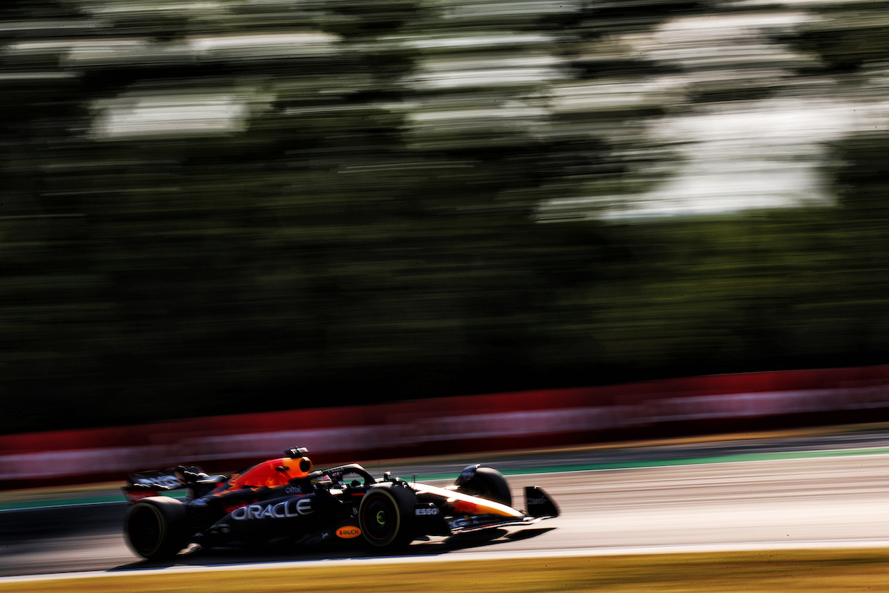 GP UNGHERIA, Max Verstappen (NLD) Red Bull Racing RB18.
29.07.2022. Formula 1 World Championship, Rd 13, Hungarian Grand Prix, Budapest, Hungary, Practice Day.
 - www.xpbimages.com, EMail: requests@xpbimages.com © Copyright: Coates / XPB Images