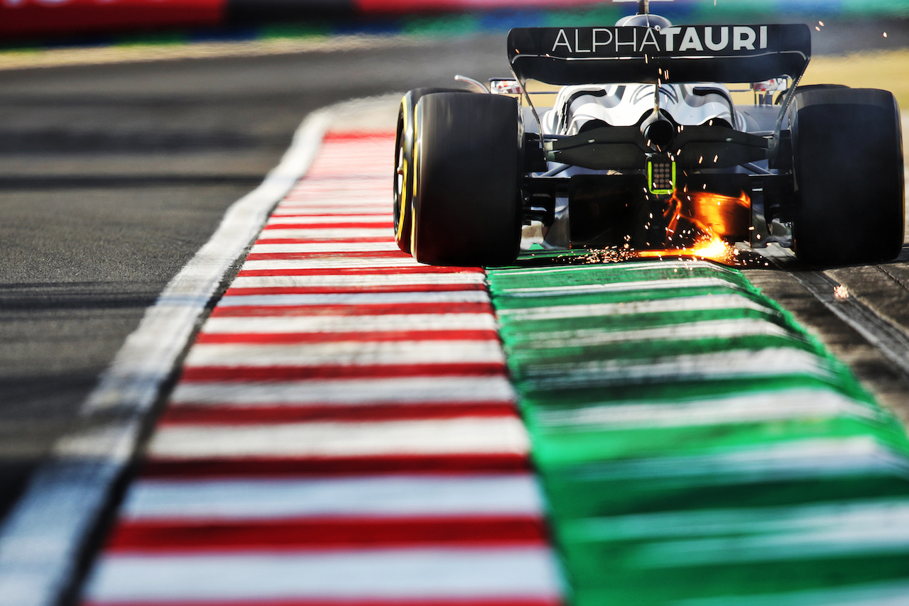 GP UNGHERIA, Pierre Gasly (FRA) AlphaTauri AT03 sends sparks flying.
29.07.2022. Formula 1 World Championship, Rd 13, Hungarian Grand Prix, Budapest, Hungary, Practice Day.
 - www.xpbimages.com, EMail: requests@xpbimages.com © Copyright: Coates / XPB Images