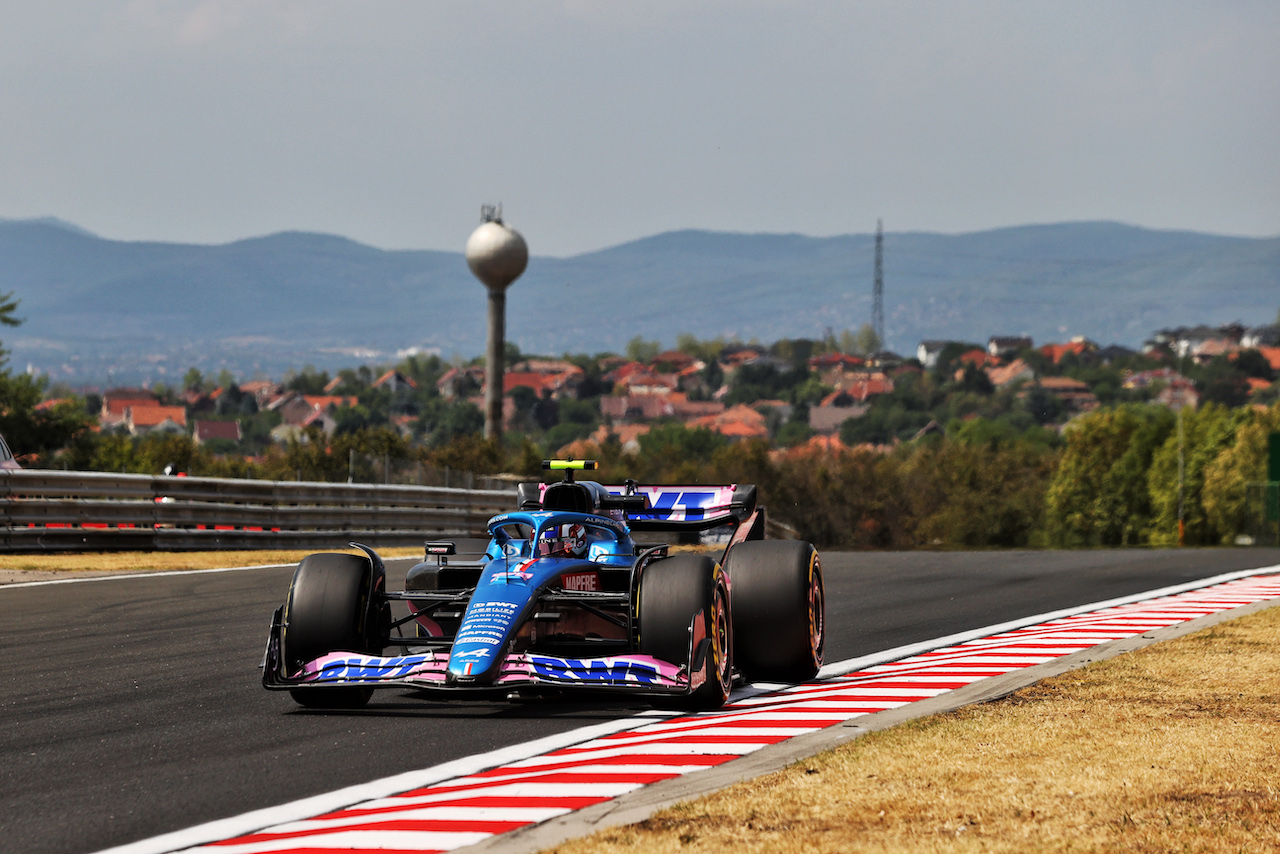 GP UNGHERIA, Esteban Ocon (FRA) Alpine F1 Team A522.
29.07.2022. Formula 1 World Championship, Rd 13, Hungarian Grand Prix, Budapest, Hungary, Practice Day.
- www.xpbimages.com, EMail: requests@xpbimages.com © Copyright: Batchelor / XPB Images