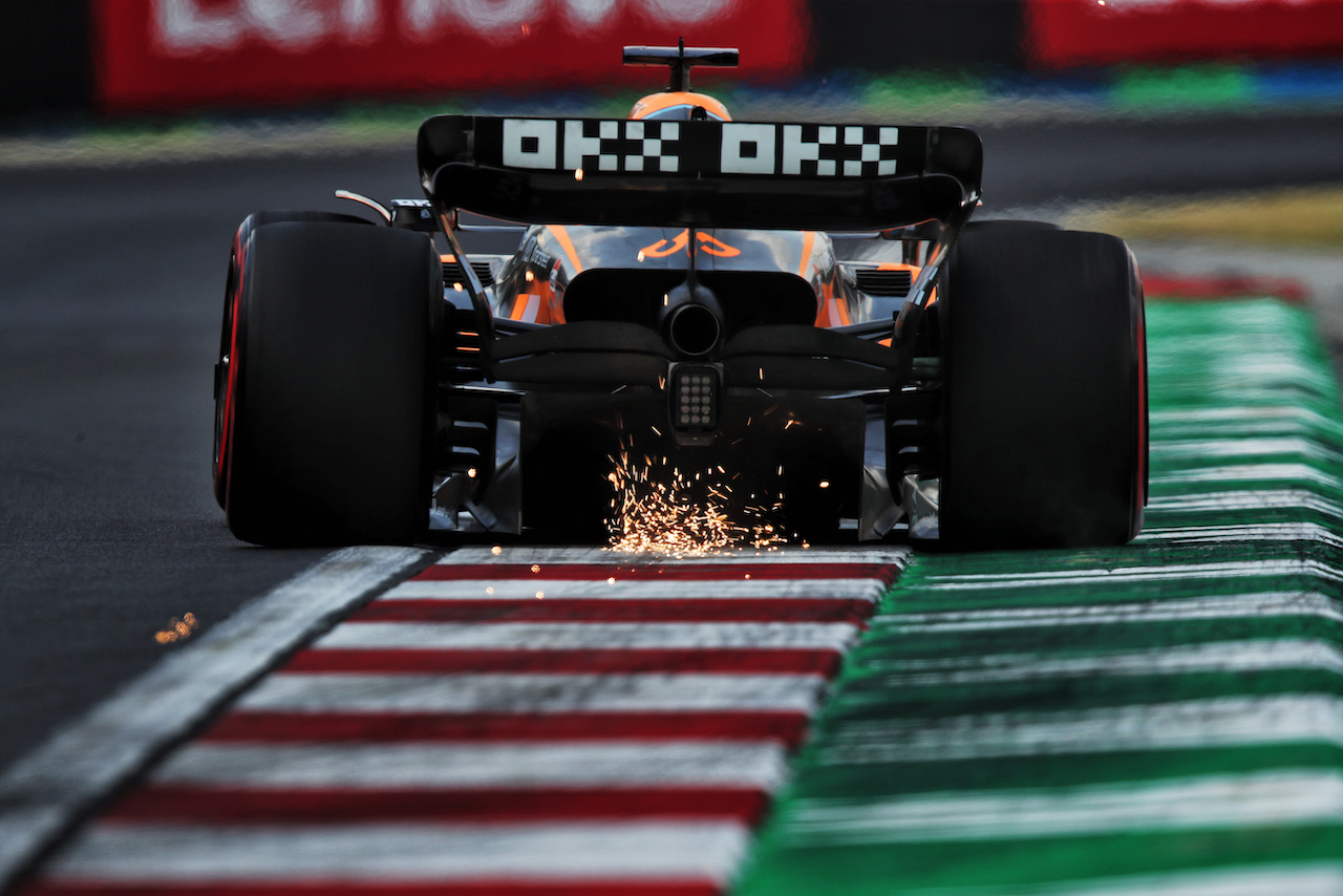 GP UNGHERIA, Daniel Ricciardo (AUS) McLaren MCL36 sends sparks flying.
29.07.2022. Formula 1 World Championship, Rd 13, Hungarian Grand Prix, Budapest, Hungary, Practice Day.
 - www.xpbimages.com, EMail: requests@xpbimages.com © Copyright: Coates / XPB Images