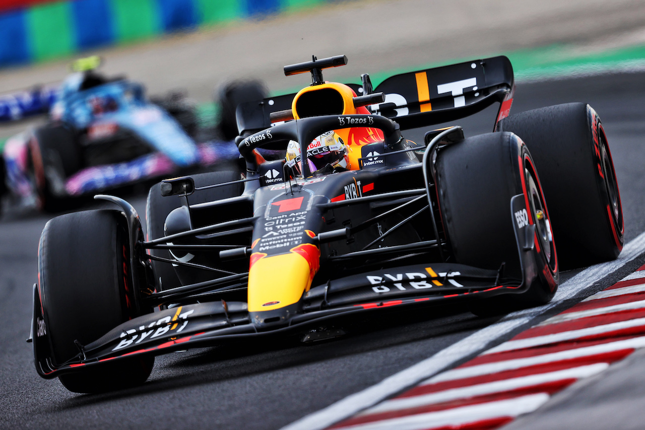 GP UNGHERIA, Max Verstappen (NLD) Red Bull Racing RB18.
29.07.2022. Formula 1 World Championship, Rd 13, Hungarian Grand Prix, Budapest, Hungary, Practice Day.
- www.xpbimages.com, EMail: requests@xpbimages.com © Copyright: Moy / XPB Images