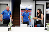 GP UNGHERIA, Fernando Alonso (ESP) Alpine F1 Team celebrates his birthday with Otmar Szafnauer (USA) Alpine F1 Team, Team Principal, his family, e a cake.
29.07.2022. Formula 1 World Championship, Rd 13, Hungarian Grand Prix, Budapest, Hungary, Practice Day.
- www.xpbimages.com, EMail: requests@xpbimages.com © Copyright: Moy / XPB Images