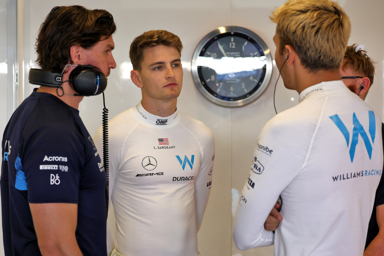 TEST ABU DHABI, Logan Sargeant (USA) Williams Racing e Alexander Albon (THA) Williams Racing.
22.11.2022. Formula 1 Testing, Yas Marina Circuit, Abu Dhabi, Tuesday.
- www.xpbimages.com, EMail: requests@xpbimages.com © Copyright: Bearne / XPB Images