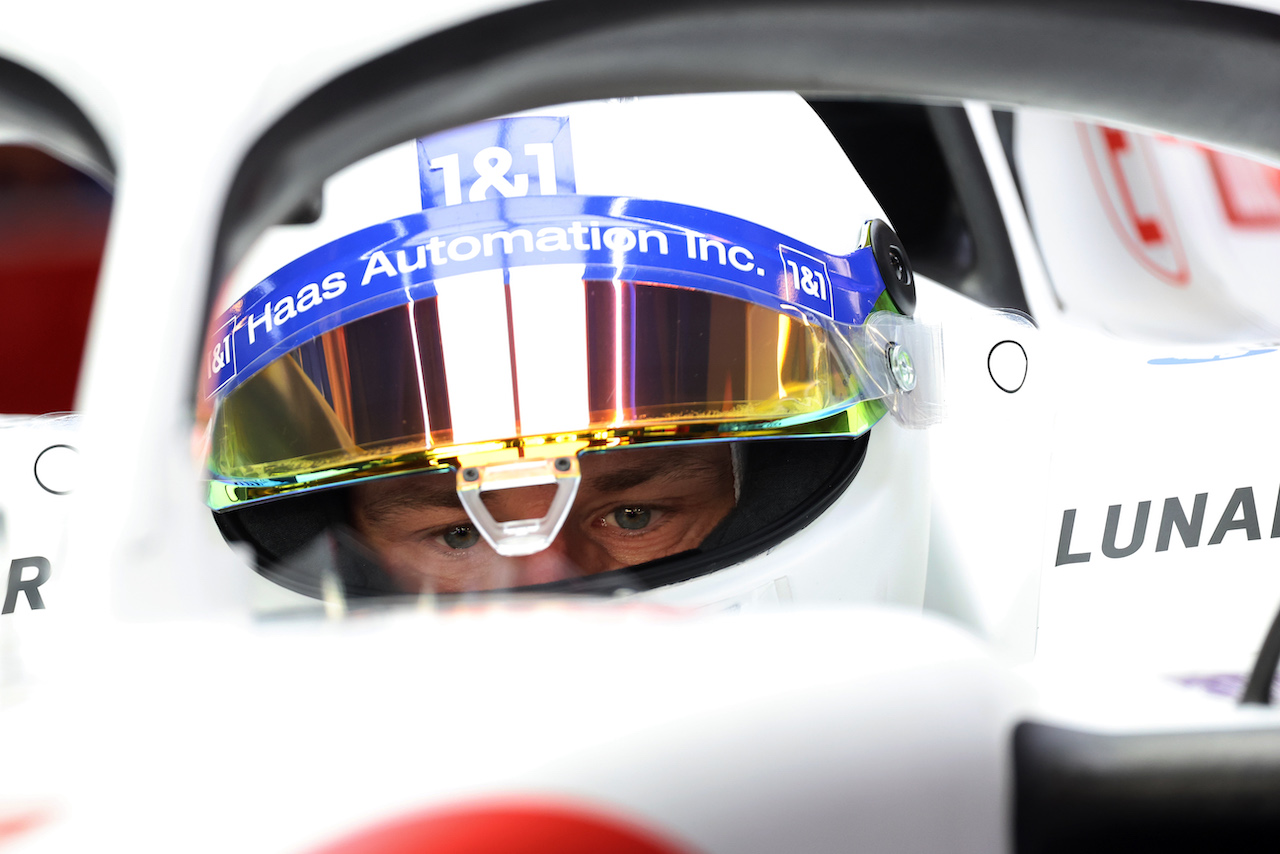 TEST ABU DHABI, Nico Hulkenberg (GER) Haas VF-22.
22.11.2022. Formula 1 Testing, Yas Marina Circuit, Abu Dhabi, Tuesday.
- www.xpbimages.com, EMail: requests@xpbimages.com © Copyright: Bearne / XPB Images