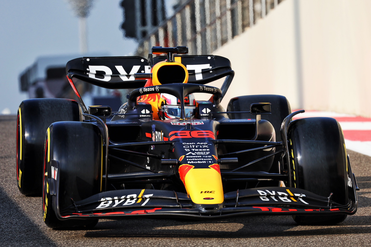 TEST ABU DHABI, Liam Lawson (NZL) Red Bull Racing RB18 Test Driver.
22.11.2022. Formula 1 Testing, Yas Marina Circuit, Abu Dhabi, Tuesday.
- www.xpbimages.com, EMail: requests@xpbimages.com © Copyright: Bearne / XPB Images