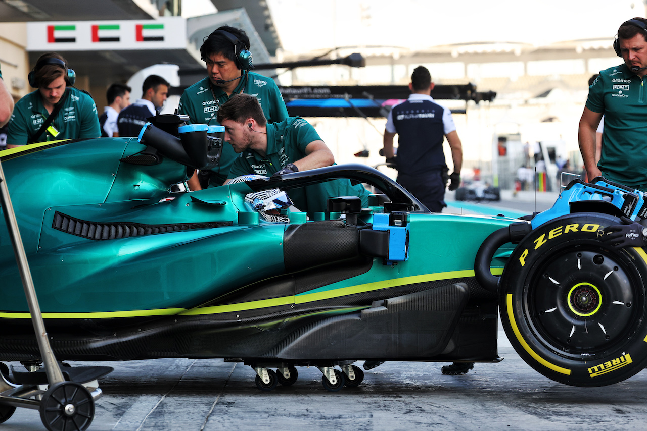 TEST ABU DHABI, Fernando Alonso (ESP) Aston Martin F1 Team AMR22.
22.11.2022. Formula 1 Testing, Yas Marina Circuit, Abu Dhabi, Tuesday.
- www.xpbimages.com, EMail: requests@xpbimages.com © Copyright: Bearne / XPB Images