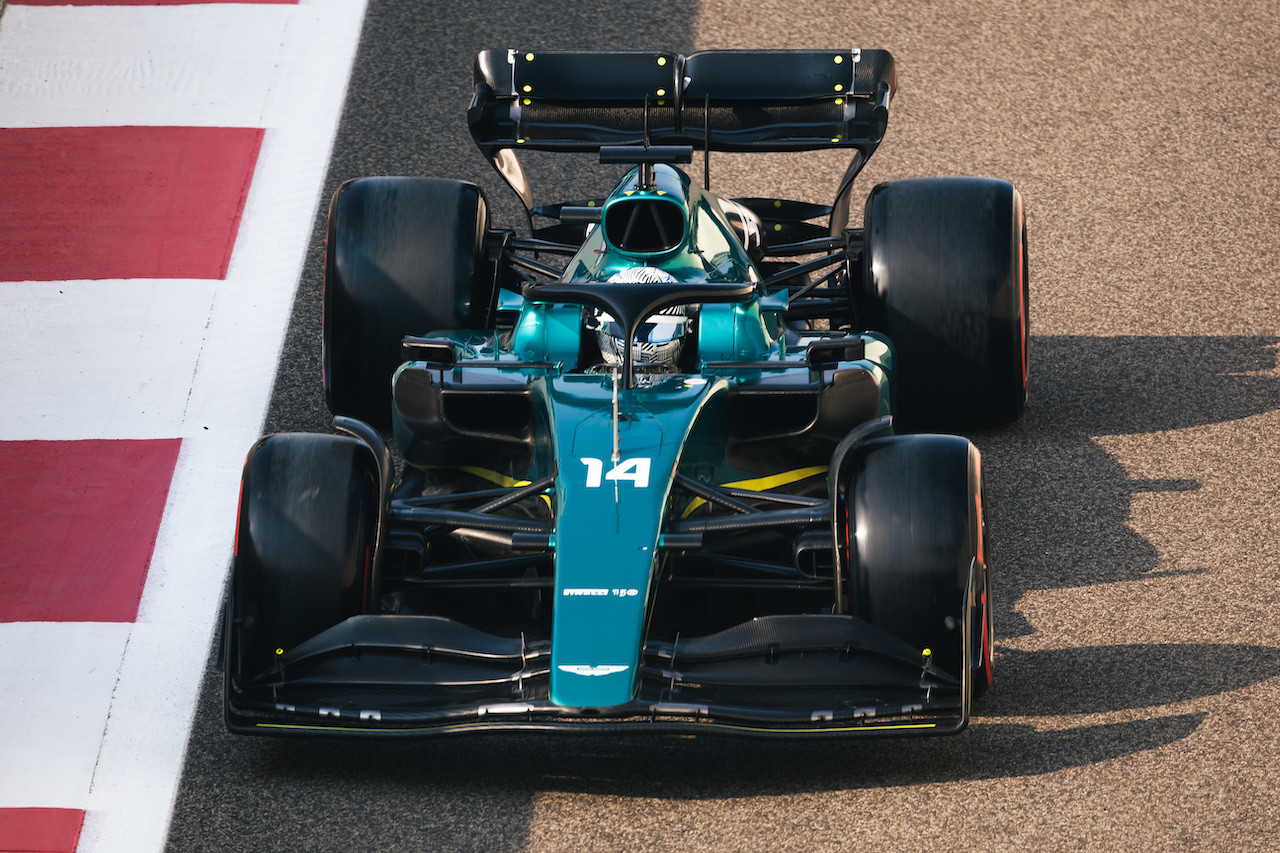 TEST ABU DHABI, Fernando Alonso (ESP) Aston Martin F1 Team AMR22.
22.11.2022. Formula 1 Testing, Yas Marina Circuit, Abu Dhabi, Tuesday.
- www.xpbimages.com, EMail: requests@xpbimages.com © Copyright: Bearne / XPB Images