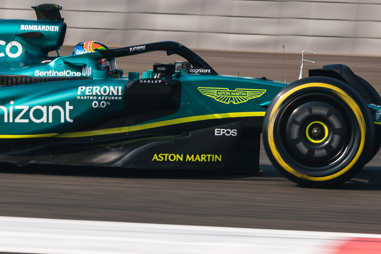 TEST ABU DHABI, Felipe Drugovich (BRA) Aston Martin F1 Team AMR22 Driver Development Programme.
22.11.2022. Formula 1 Testing, Yas Marina Circuit, Abu Dhabi, Tuesday.
- www.xpbimages.com, EMail: requests@xpbimages.com © Copyright: Bearne / XPB Images