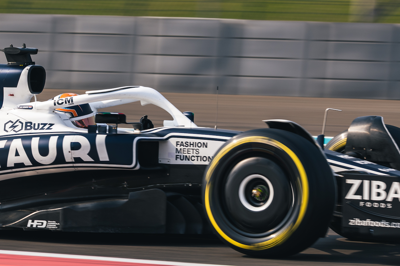 TEST ABU DHABI, Nyck de Vries (NLD) AlphaTauri AT03.
22.11.2022. Formula 1 Testing, Yas Marina Circuit, Abu Dhabi, Tuesday.
- www.xpbimages.com, EMail: requests@xpbimages.com © Copyright: Bearne / XPB Images