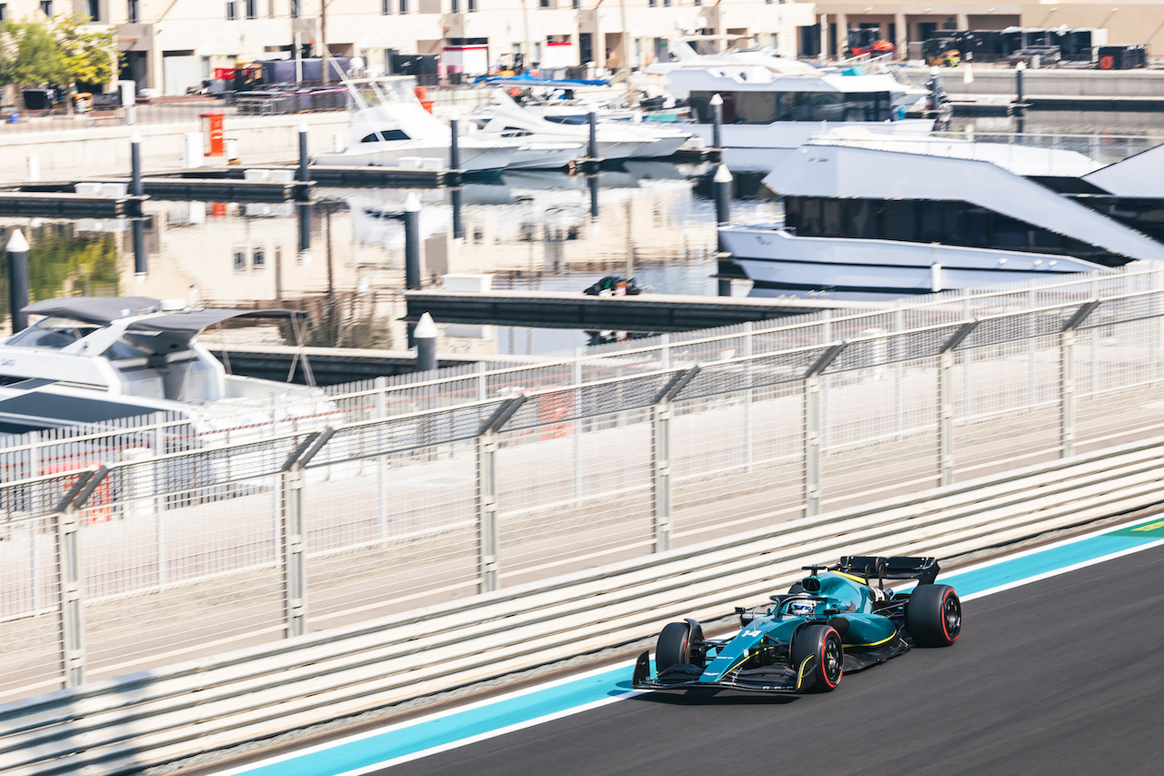 TEST ABU DHABI, Fernando Alonso (ESP) Aston Martin F1 Team AMR22.
22.11.2022. Formula 1 Testing, Yas Marina Circuit, Abu Dhabi, Tuesday.
- www.xpbimages.com, EMail: requests@xpbimages.com © Copyright: Bearne / XPB Images