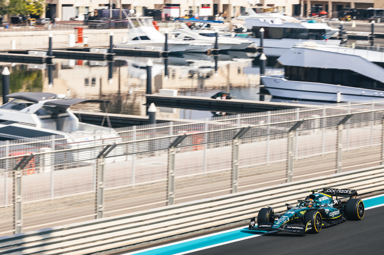 TEST ABU DHABI, Felipe Drugovich (BRA) Aston Martin F1 Team AMR22 Driver Development Programme.
22.11.2022. Formula 1 Testing, Yas Marina Circuit, Abu Dhabi, Tuesday.
- www.xpbimages.com, EMail: requests@xpbimages.com © Copyright: Bearne / XPB Images