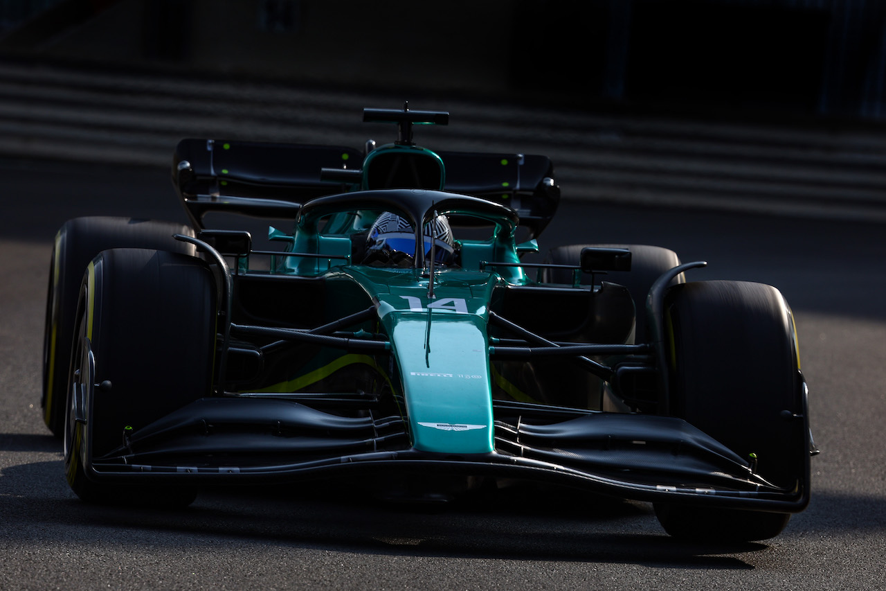 TEST ABU DHABI, Fernando Alonso (ESP), Aston Martin Racing 
22.11.2022. Formula 1 Testing, Yas Marina Circuit, Abu Dhabi, Tuesday.
- www.xpbimages.com, EMail: requests@xpbimages.com © Copyright: Charniaux / XPB Images