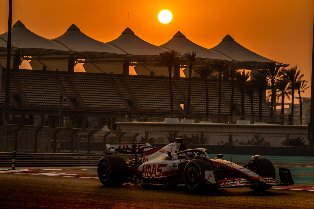 TEST ABU DHABI, Nico Hulkenberg (GER) Haas VF-22.
22.11.2022. Formula 1 Testing, Yas Marina Circuit, Abu Dhabi, Tuesday.
- www.xpbimages.com, EMail: requests@xpbimages.com © Copyright: Bearne / XPB Images