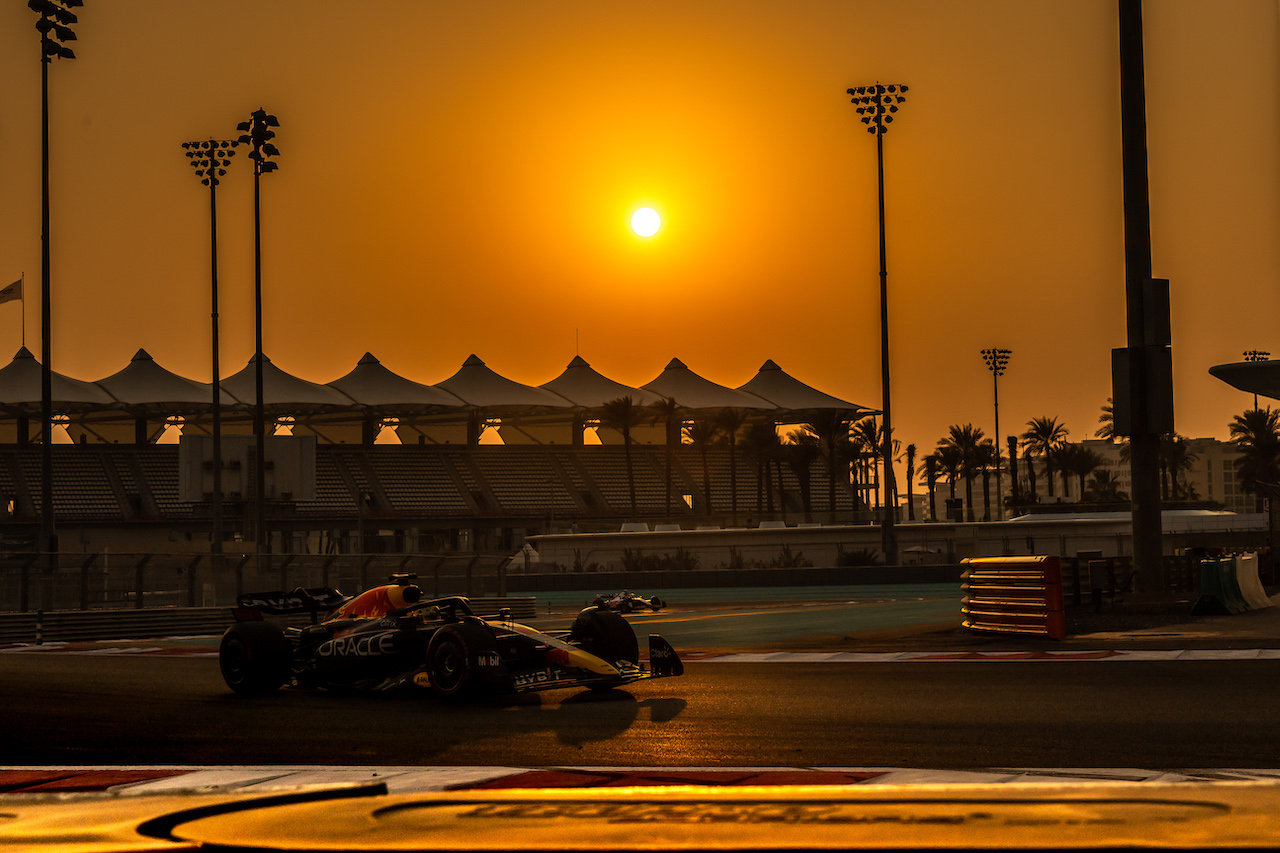 TEST ABU DHABI, Max Verstappen (NLD) Red Bull Racing RB18.
22.11.2022. Formula 1 Testing, Yas Marina Circuit, Abu Dhabi, Tuesday.
- www.xpbimages.com, EMail: requests@xpbimages.com © Copyright: Bearne / XPB Images