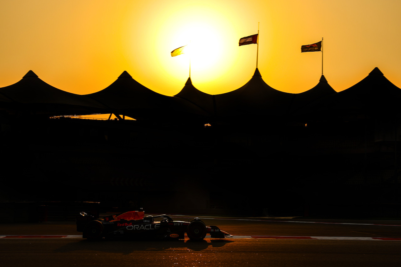 TEST ABU DHABI, Max Verstappen (NLD), Red Bull Racing 
22.11.2022. Formula 1 Testing, Yas Marina Circuit, Abu Dhabi, Tuesday.
- www.xpbimages.com, EMail: requests@xpbimages.com © Copyright: Charniaux / XPB Images