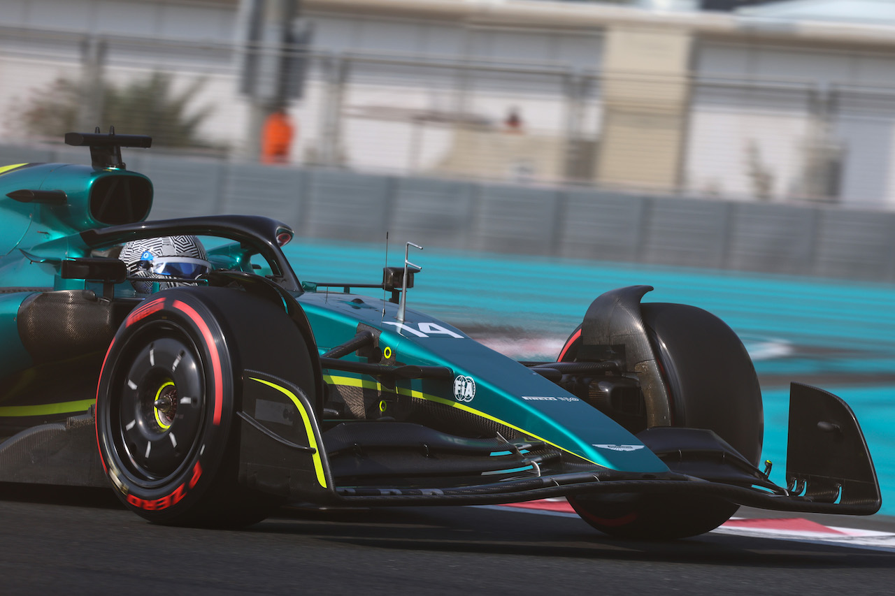 TEST ABU DHABI, Fernando Alonso (ESP), Aston Martin Racing 
22.11.2022. Formula 1 Testing, Yas Marina Circuit, Abu Dhabi, Tuesday.
- www.xpbimages.com, EMail: requests@xpbimages.com ¬© Copyright: Charniaux / XPB Images