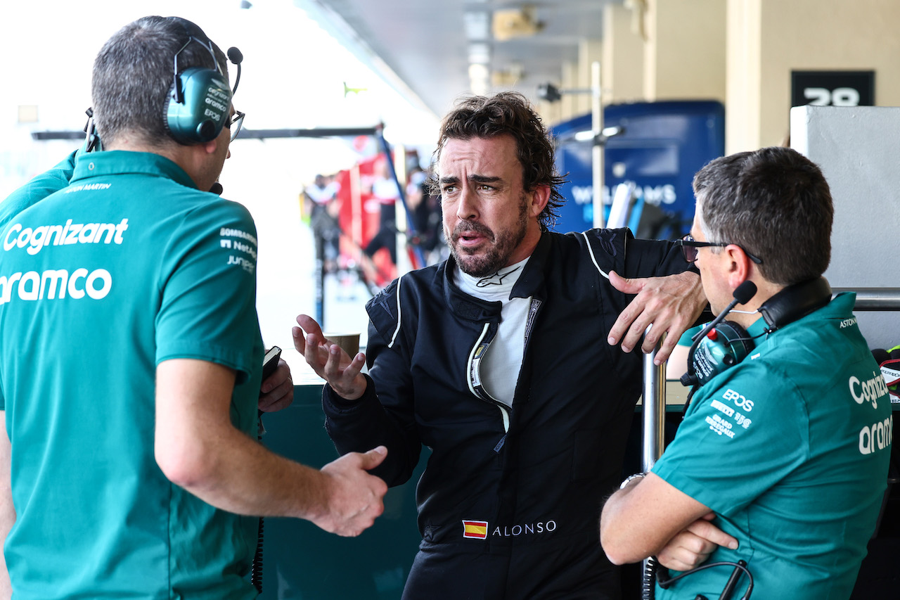 TEST ABU DHABI, Fernando Alonso (ESP), Aston Martin Racing 
22.11.2022. Formula 1 Testing, Yas Marina Circuit, Abu Dhabi, Tuesday.
- www.xpbimages.com, EMail: requests@xpbimages.com ¬© Copyright: Charniaux / XPB Images