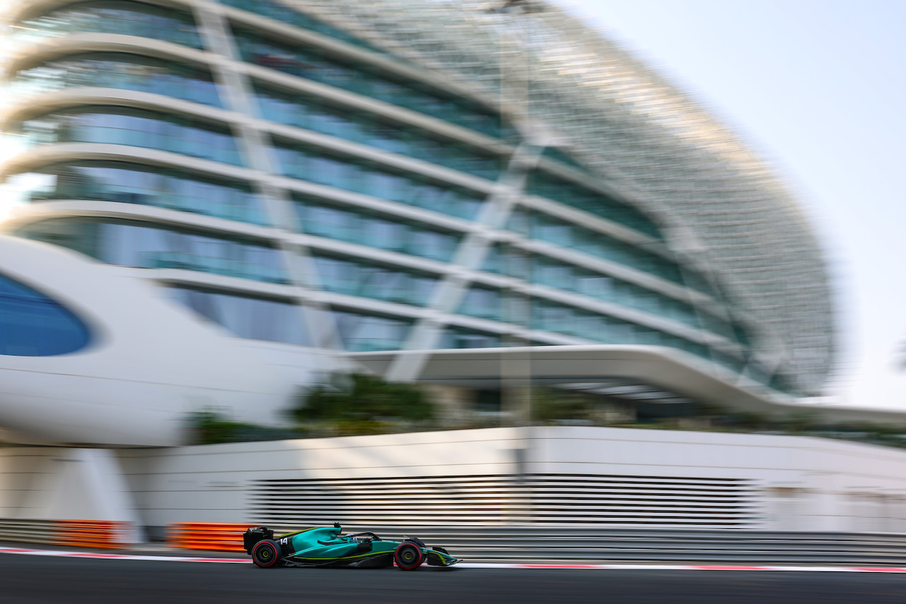 TEST ABU DHABI, Fernando Alonso (ESP), Aston Martin Racing 
22.11.2022. Formula 1 Testing, Yas Marina Circuit, Abu Dhabi, Tuesday.
- www.xpbimages.com, EMail: requests@xpbimages.com ¬© Copyright: Charniaux / XPB Images