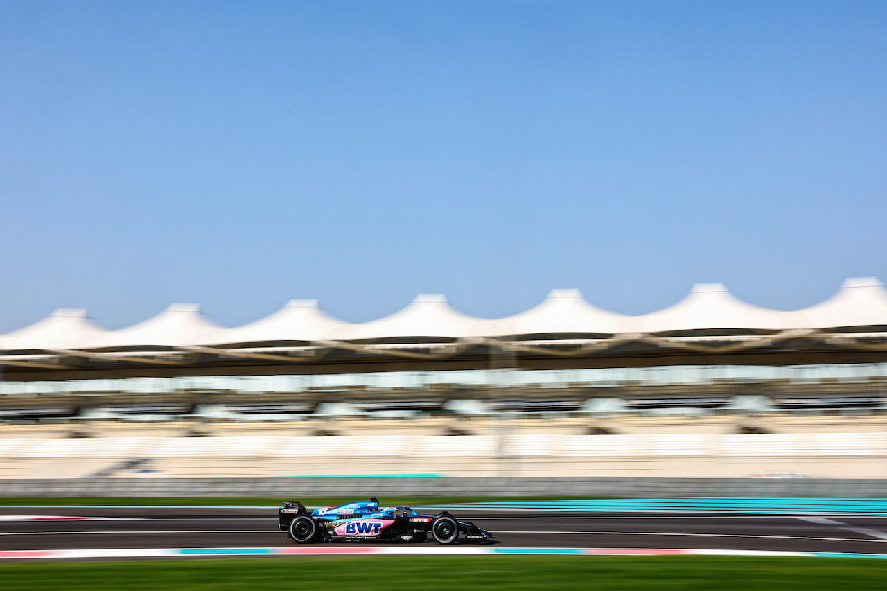 TEST ABU DHABI, Pierre Gasly (FRA), Alpine F1 Team 
22.11.2022. Formula 1 Testing, Yas Marina Circuit, Abu Dhabi, Tuesday.
- www.xpbimages.com, EMail: requests@xpbimages.com ¬© Copyright: Charniaux / XPB Images