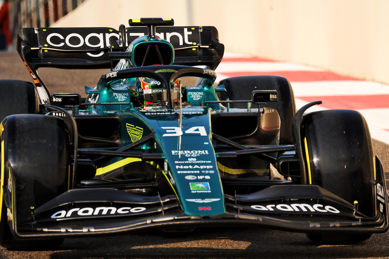 TEST ABU DHABI, Felipe Drugovich (BRA) Aston Martin F1 Team AMR22 Driver Development Programme.
22.11.2022. Formula 1 Testing, Yas Marina Circuit, Abu Dhabi, Tuesday.
- www.xpbimages.com, EMail: requests@xpbimages.com © Copyright: Bearne / XPB Images