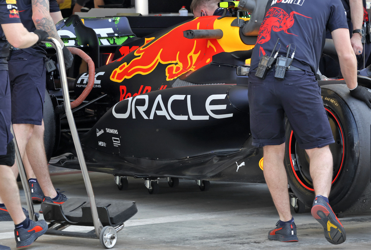 TEST BAHRAIN, Sergio Perez (MEX) Red Bull Racing RB18 - sidepod.
10.03.2022. Formula 1 Testing, Sakhir, Bahrain, Day One.
- www.xpbimages.com, EMail: requests@xpbimages.com © Copyright: Bearne / XPB Images