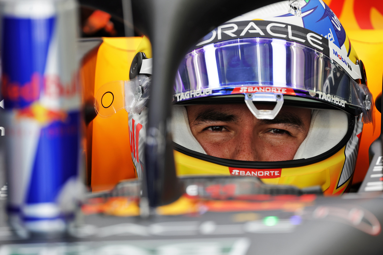 TEST BAHRAIN, Sergio Perez (MEX) Red Bull Racing RB18.
10.03.2022. Formula 1 Testing, Sakhir, Bahrain, Day One.
- www.xpbimages.com, EMail: requests@xpbimages.com © Copyright: Bearne / XPB Images
