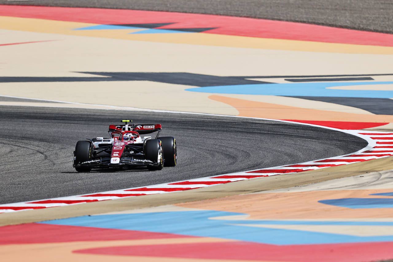 TEST BAHRAIN, Guanyu Zhou (CHN) Alfa Romeo F1 Team C42.
10.03.2022. Formula 1 Testing, Sakhir, Bahrain, Day One.
- www.xpbimages.com, EMail: requests@xpbimages.com © Copyright: Moy / XPB Images