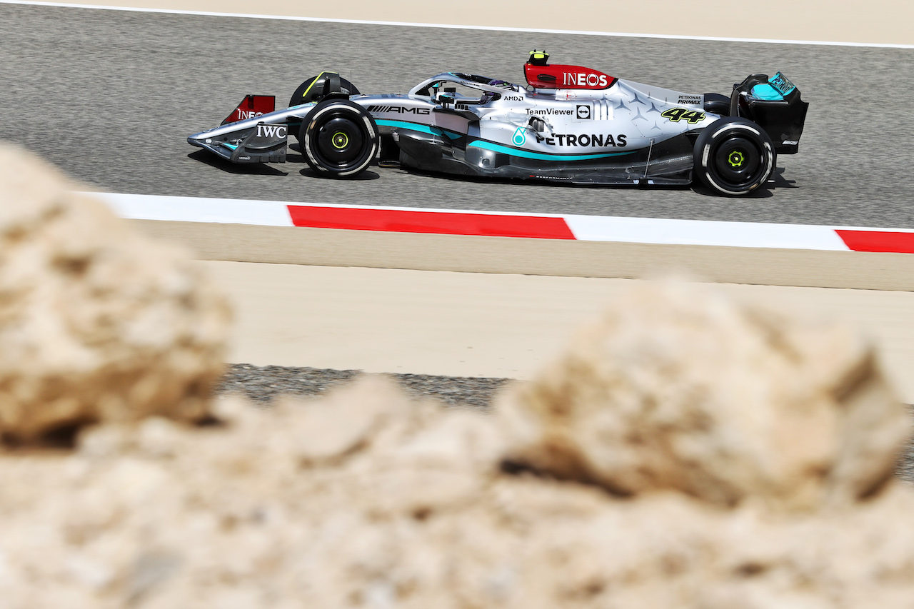 TEST BAHRAIN, Lewis Hamilton (GBR) Mercedes AMG F1 W13.
10.03.2022. Formula 1 Testing, Sakhir, Bahrain, Day One.
- www.xpbimages.com, EMail: requests@xpbimages.com © Copyright: Moy / XPB Images