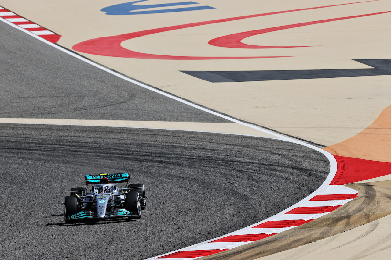 TEST BAHRAIN, Lewis Hamilton (GBR) Mercedes AMG F1 W13.
10.03.2022. Formula 1 Testing, Sakhir, Bahrain, Day One.
- www.xpbimages.com, EMail: requests@xpbimages.com © Copyright: Moy / XPB Images