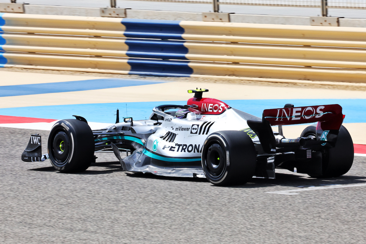 TEST BAHRAIN, Lewis Hamilton (GBR) Mercedes AMG F1 W13.
10.03.2022. Formula 1 Testing, Sakhir, Bahrain, Day One.
- www.xpbimages.com, EMail: requests@xpbimages.com © Copyright: Batchelor / XPB Images