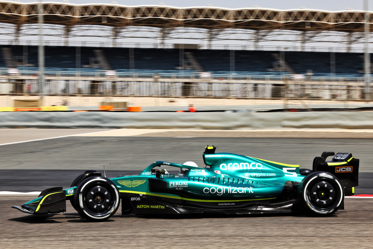 TEST BAHRAIN, Sebastian Vettel (GER) Aston Martin F1 Team AMR22.
10.03.2022. Formula 1 Testing, Sakhir, Bahrain, Day One.
- www.xpbimages.com, EMail: requests@xpbimages.com © Copyright: Batchelor / XPB Images